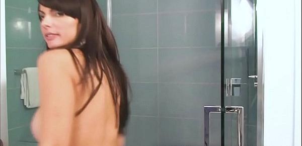  I ate my girlfriends pussy in the shower came in my mouth | Catalina Cruz